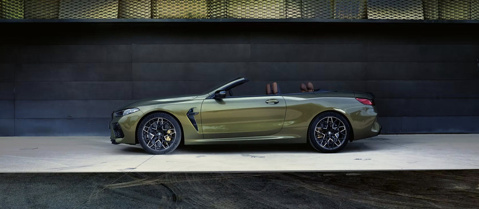 BMW M8 Cabrio in der Seitenansicht